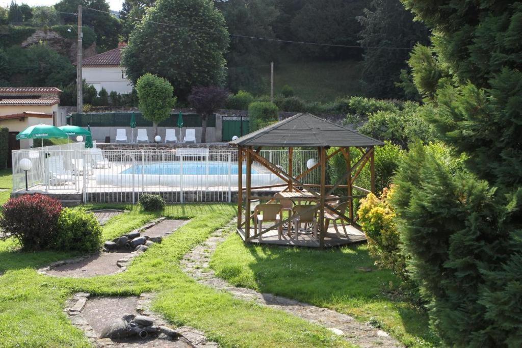 Les Portes Du Cantal Massiac Eksteriør billede